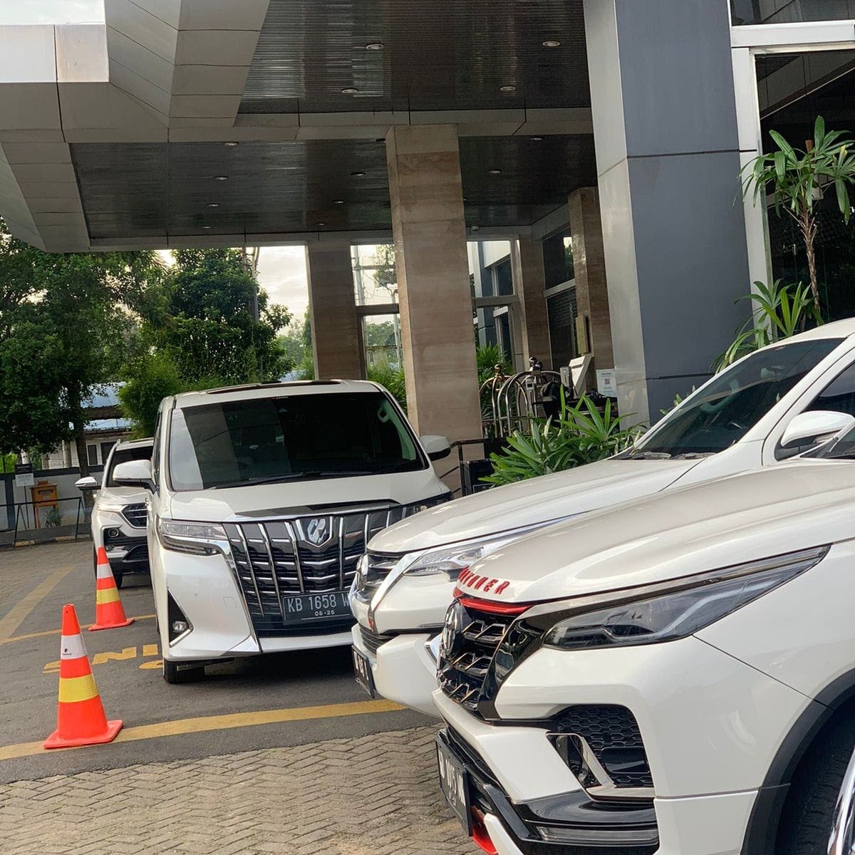 SEWA MOBIL DI PONTIANAK